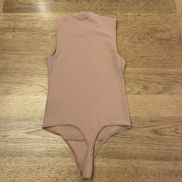 Abercrombie & Fitch Tan Soft A&F Sleeveless Mock Neck Bodysuit NWT Snap crotch - Picture 2 of 2